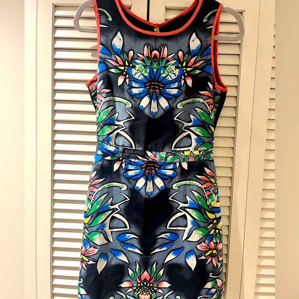 Open slit back fitted floral print summer dress
